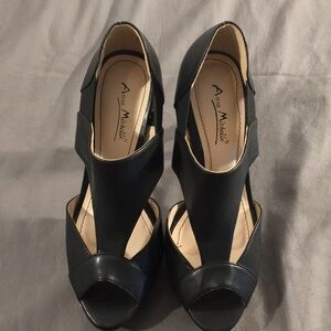 Anne Michelle platform heels black